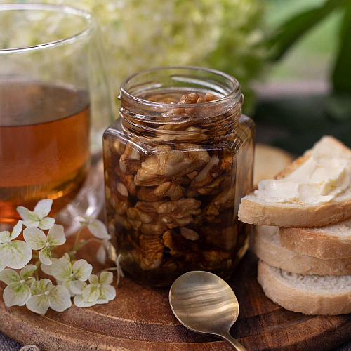 Мёд «Грецкий орех в меде белой акации»