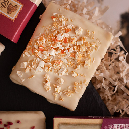 Марципановая плитка в белом шоколаде с апельсином