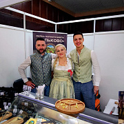 Команда «Сальково» находится на Ярмарке винодельческой продукции и сыра в городе Сочи. 