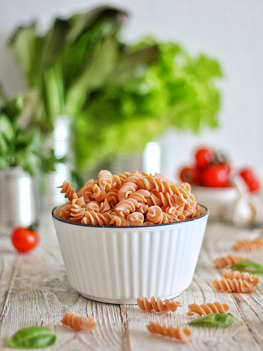 Макаронные изделия "Фузилли" томат и базилик