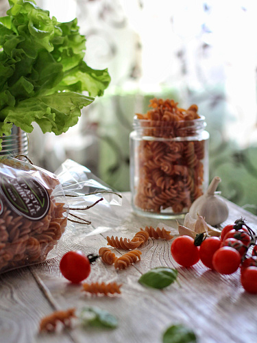 Макаронные изделия "Фузилли" томат и базилик