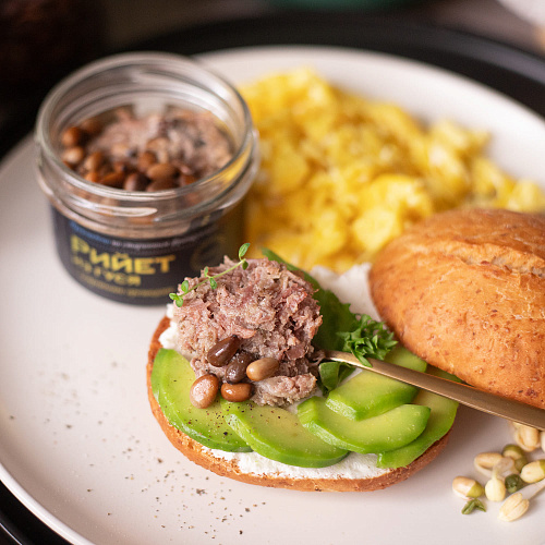 Рийет из гуся с кедровыми орешками