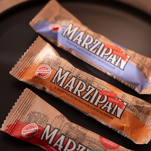 Марципановый батончик в молочном шоколаде с апельсином